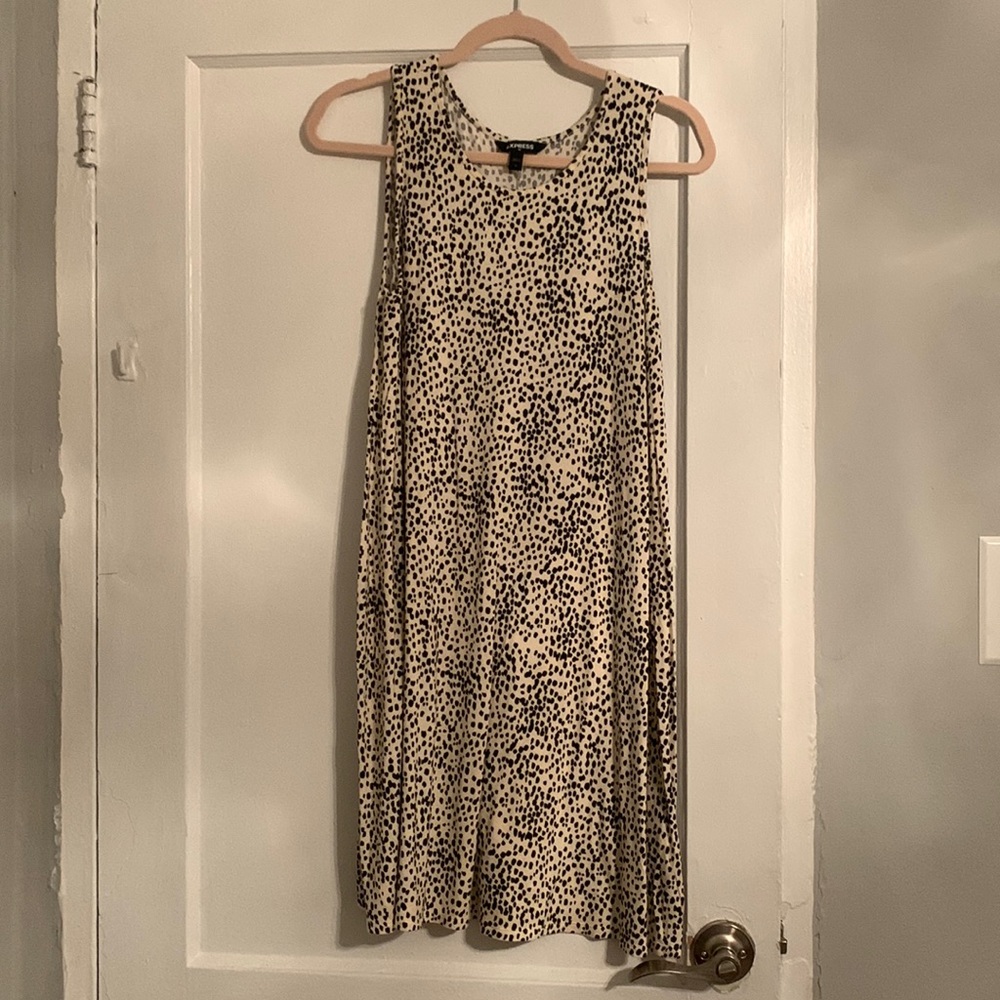 EXPRESS Casual Shift Dress in Ivory // Size Medium